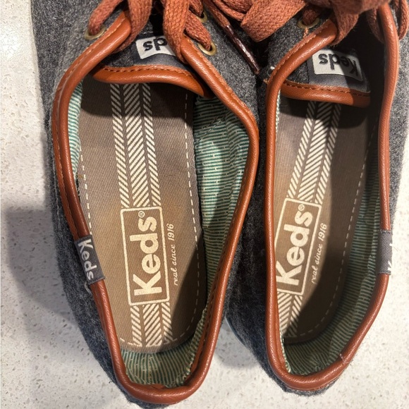 Keds | Women’s Charcoal and Rust Sneakers, Size 7.5 - Picture 4 of 6
